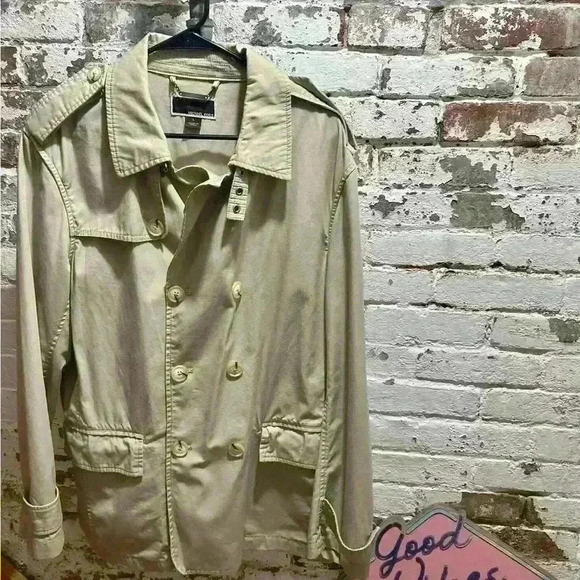MICHAEL KORS Womens double breasted trench coat, in large. Excellent condition! - Picture 6 of 7